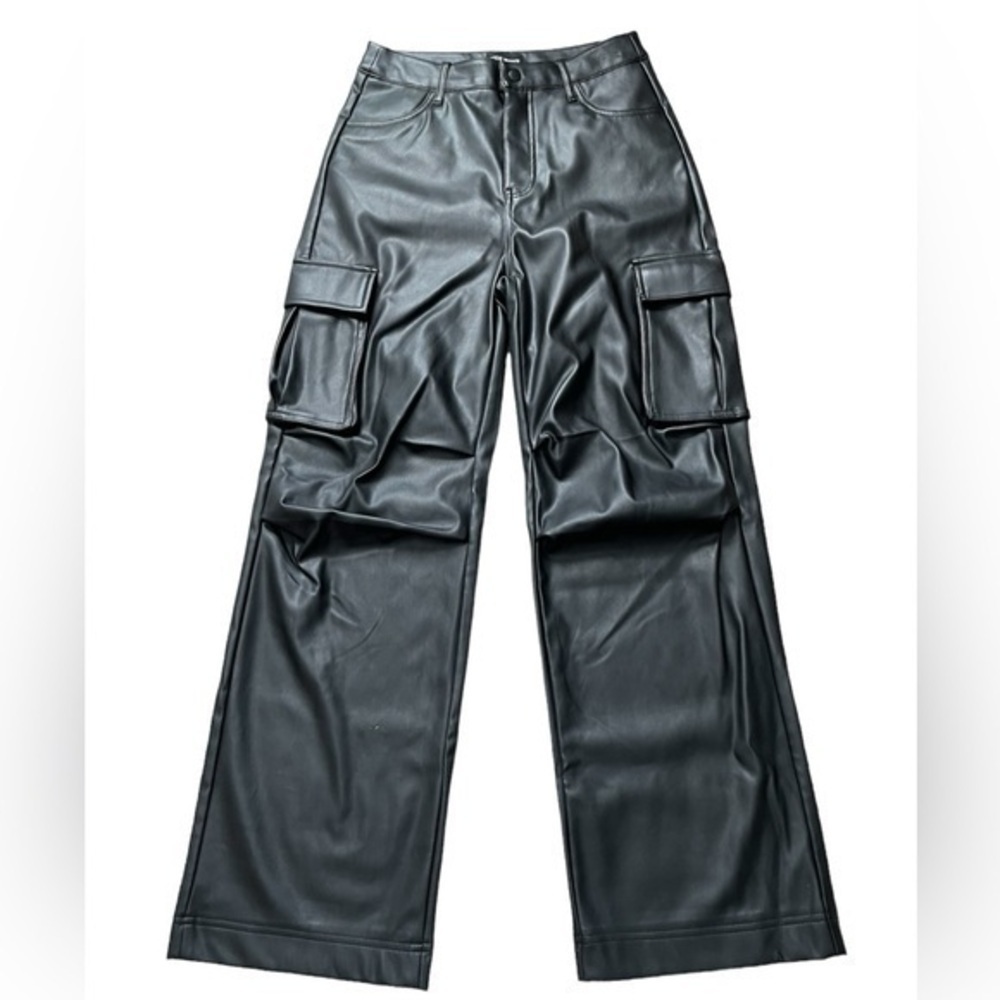 Steve Madden faux leather cargo pants. Wide leg. Snap and zip closure. Size XS.